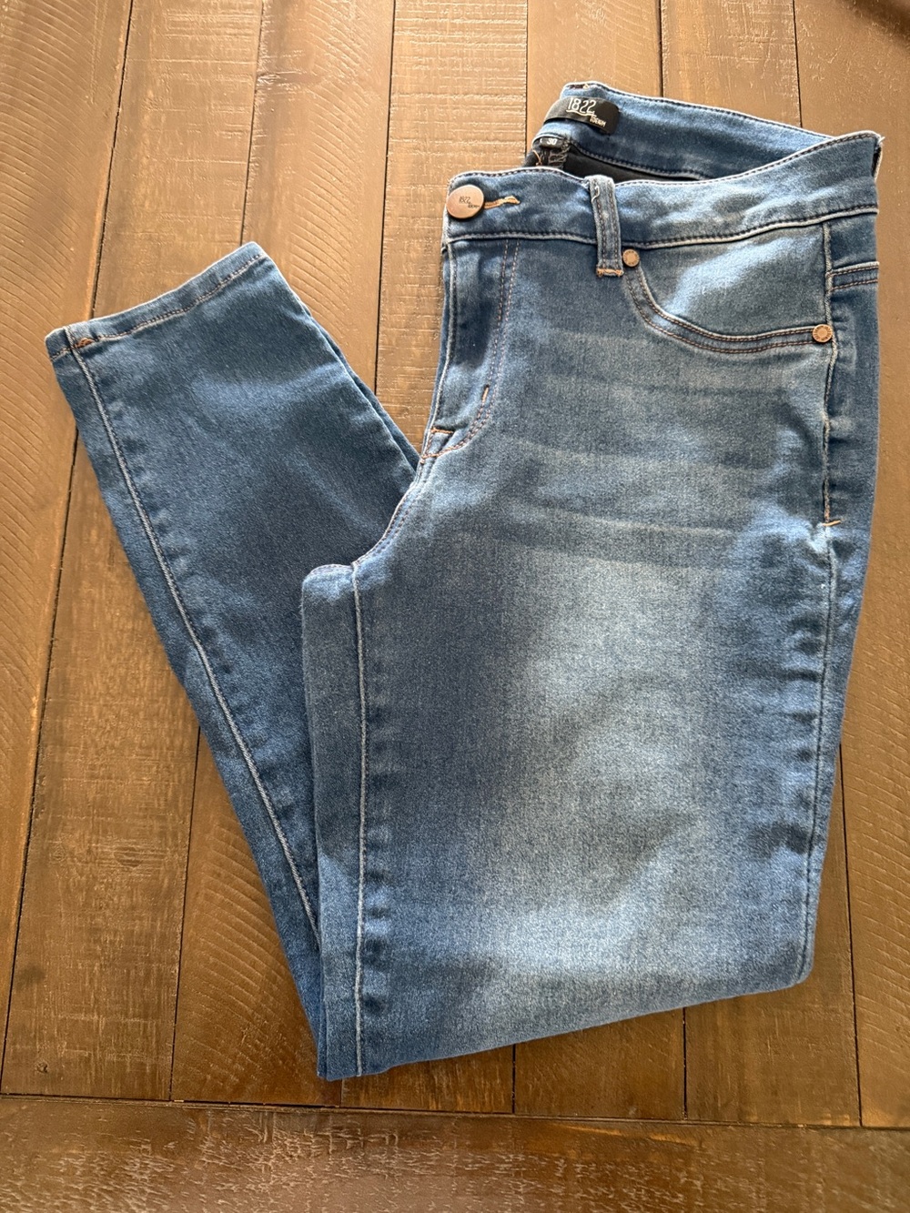 1822 Denim Classic Mid-Wash Skinny Jeans